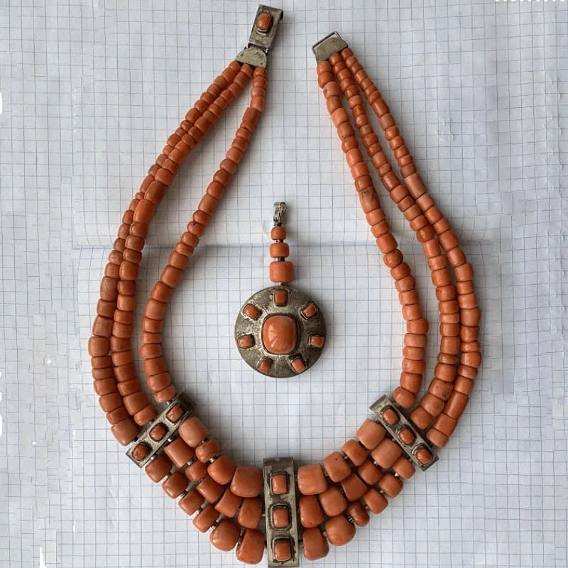 Коралловые бусы «боченки»