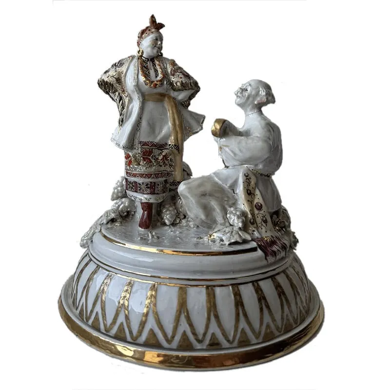 "Сорочинський Ярмарок", "Скриня", автор Валентина Покосовська, 1954 рік. Барановський порцеляновий завод.